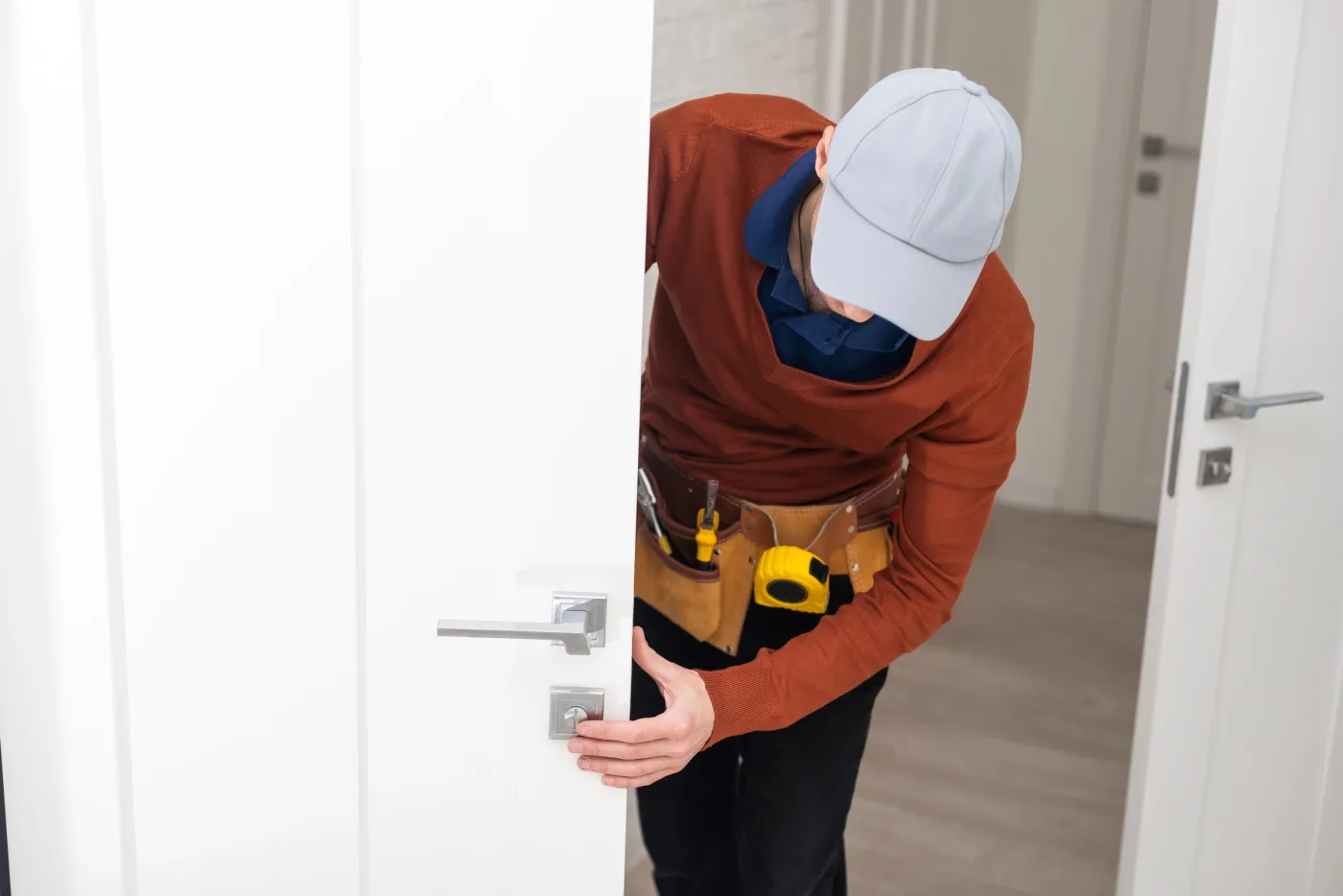 Pose d'une poignée et d'une serrure de porte à Melun